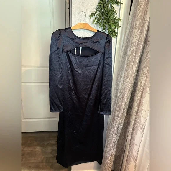 Baum und Pferdgarten | Aneto Crinkle Satin Cutout Long Sleeve Dress | Size 10 - Picture 3 of 12